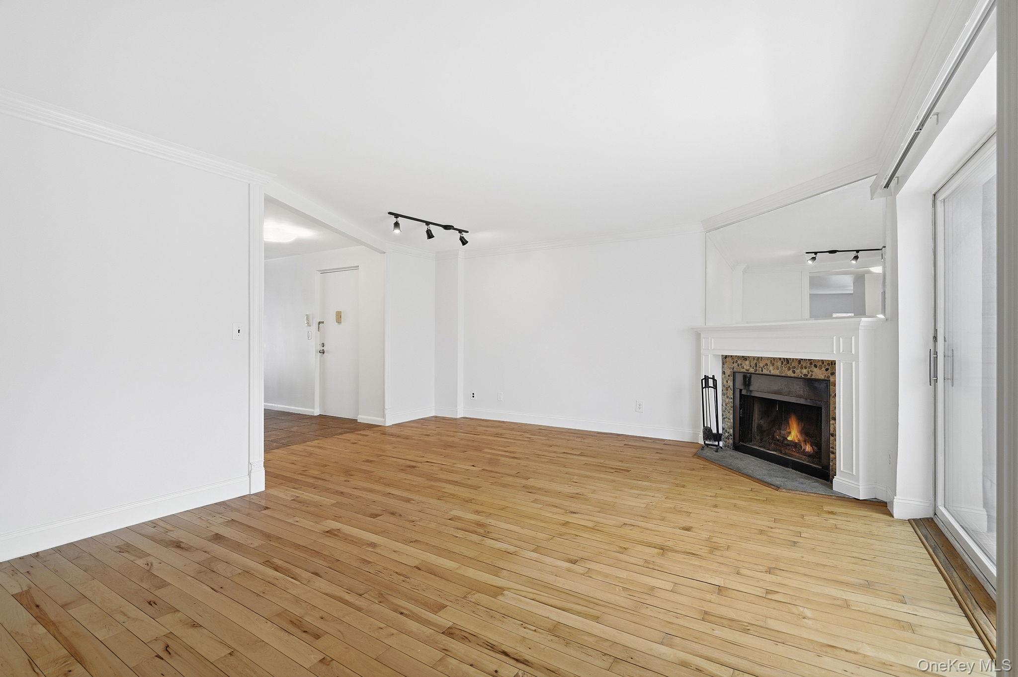 152 Tier Street 211C