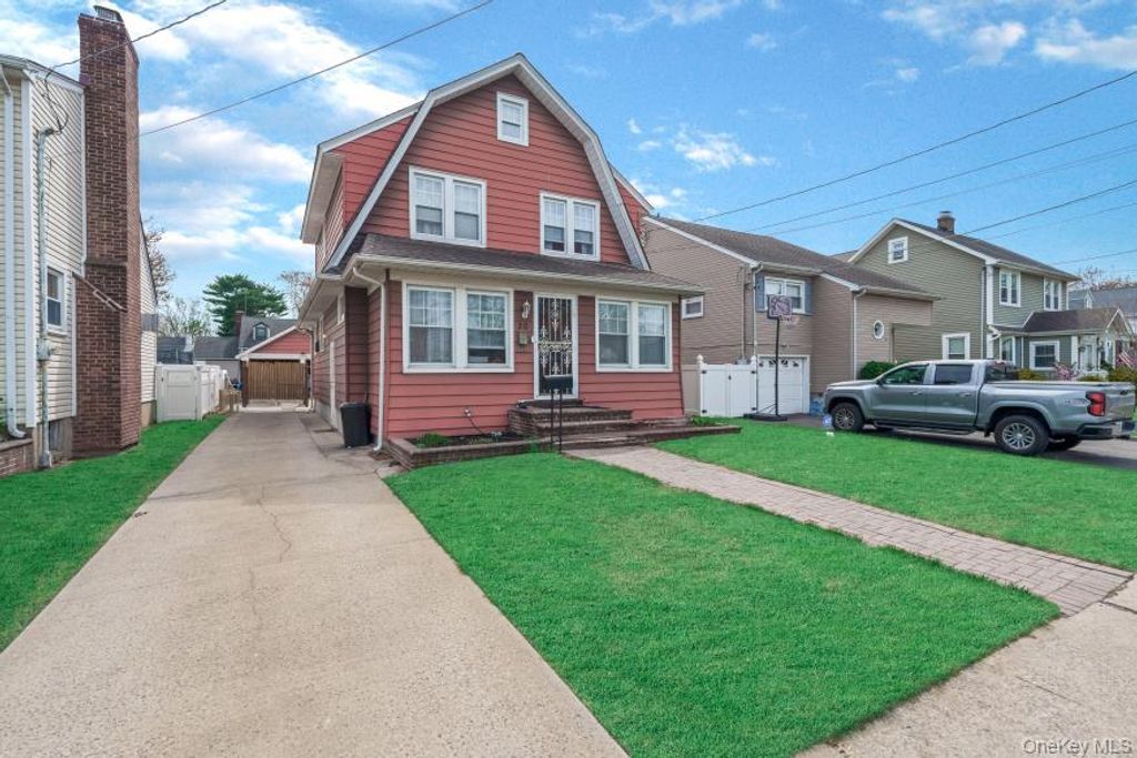 Photo of 20 Nassau Boulevard, Malverne, NY 11565 (MLS # 986828)