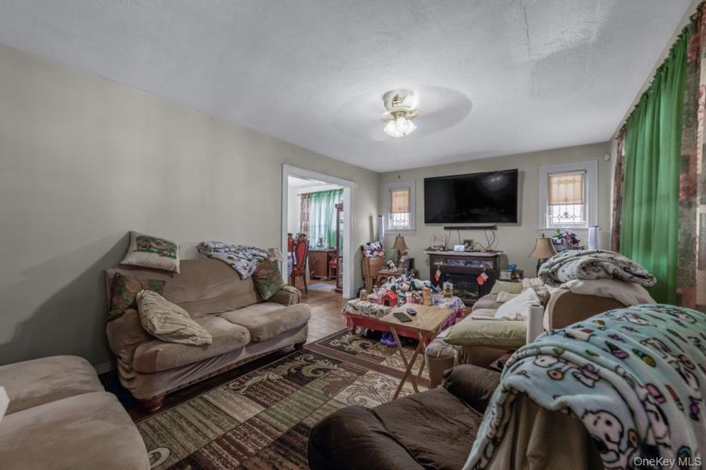 Photo of 20 Nassau Boulevard, Malverne, NY 11565 (MLS # 986828)