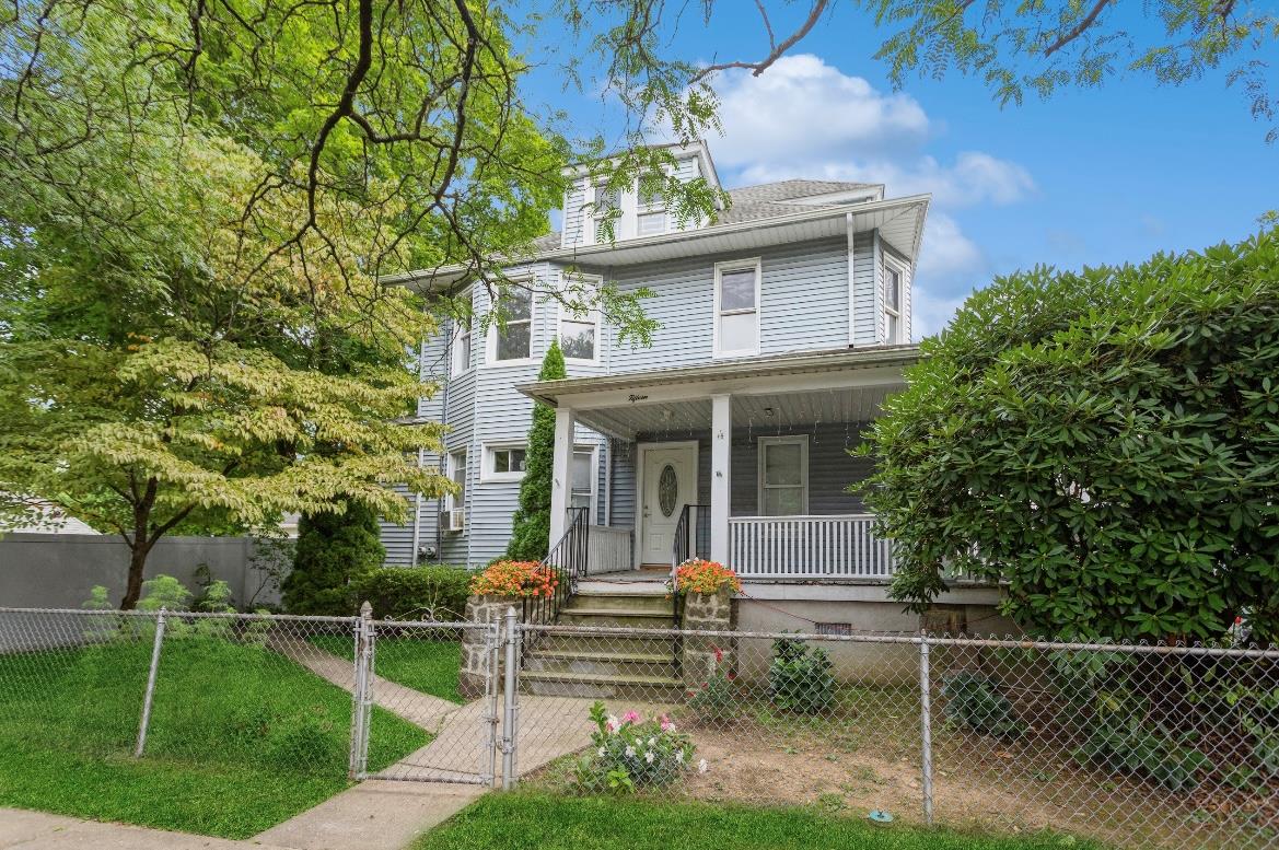 Rental Property at President Street 2, New Rochelle, New York - Bedrooms: 3 
Bathrooms: 2 
Rooms: 7  - $3,400 MO.