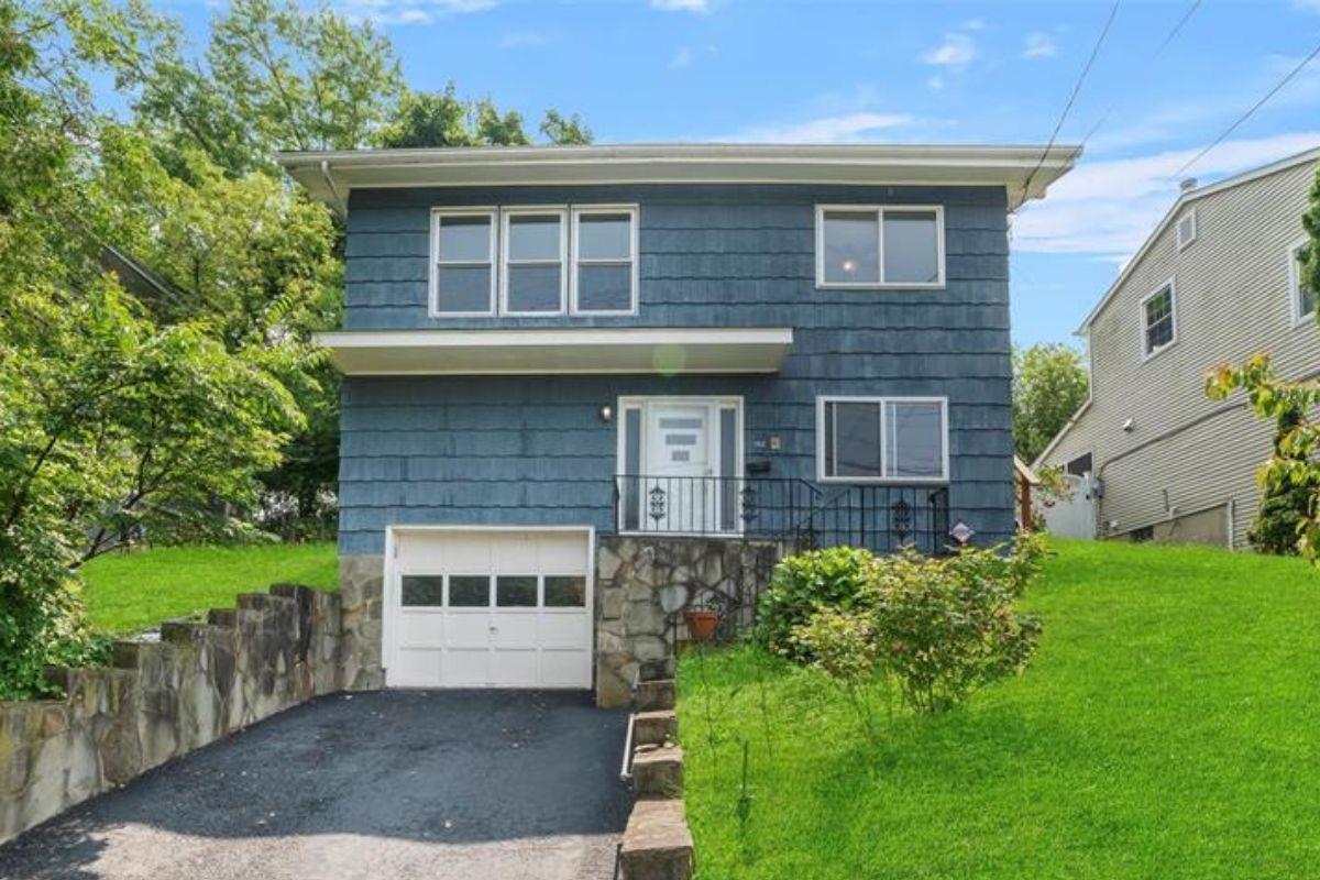 Property for Sale at Maple Street, Croton-On-Hudson, New York - Bedrooms: 4 
Bathrooms: 2 
Rooms: 8  - $749,999