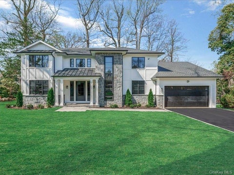 Homes For Sale - 22 Old Field Lane<br/> Great Neck, NY 11020