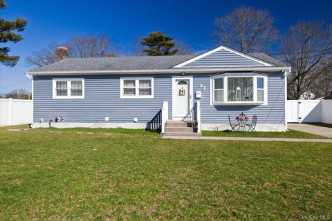 Homes For Sale - 33 Lukens Avenue<br/> Brentwood, NY 11717