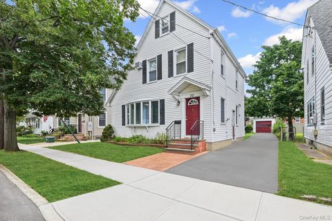 Photo of 30 Temple Street, Williston Park, NY 11596 (MLS # 934008)