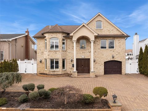 2904 Riverside Drive Wantagh NY 11793