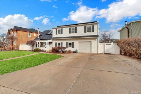 31 Bluespruce Road Levittown NY 11756