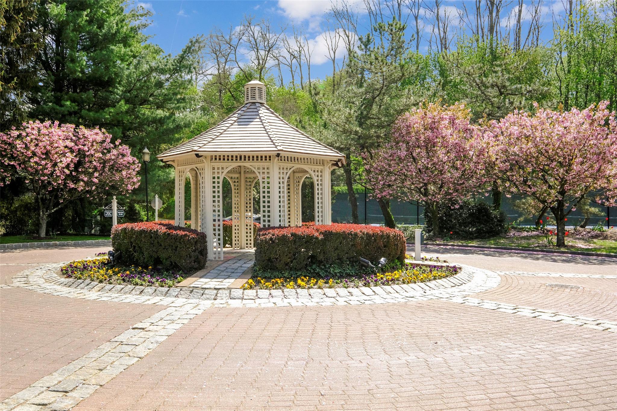 601 Pondside Drive, White Plains, Florida image 19