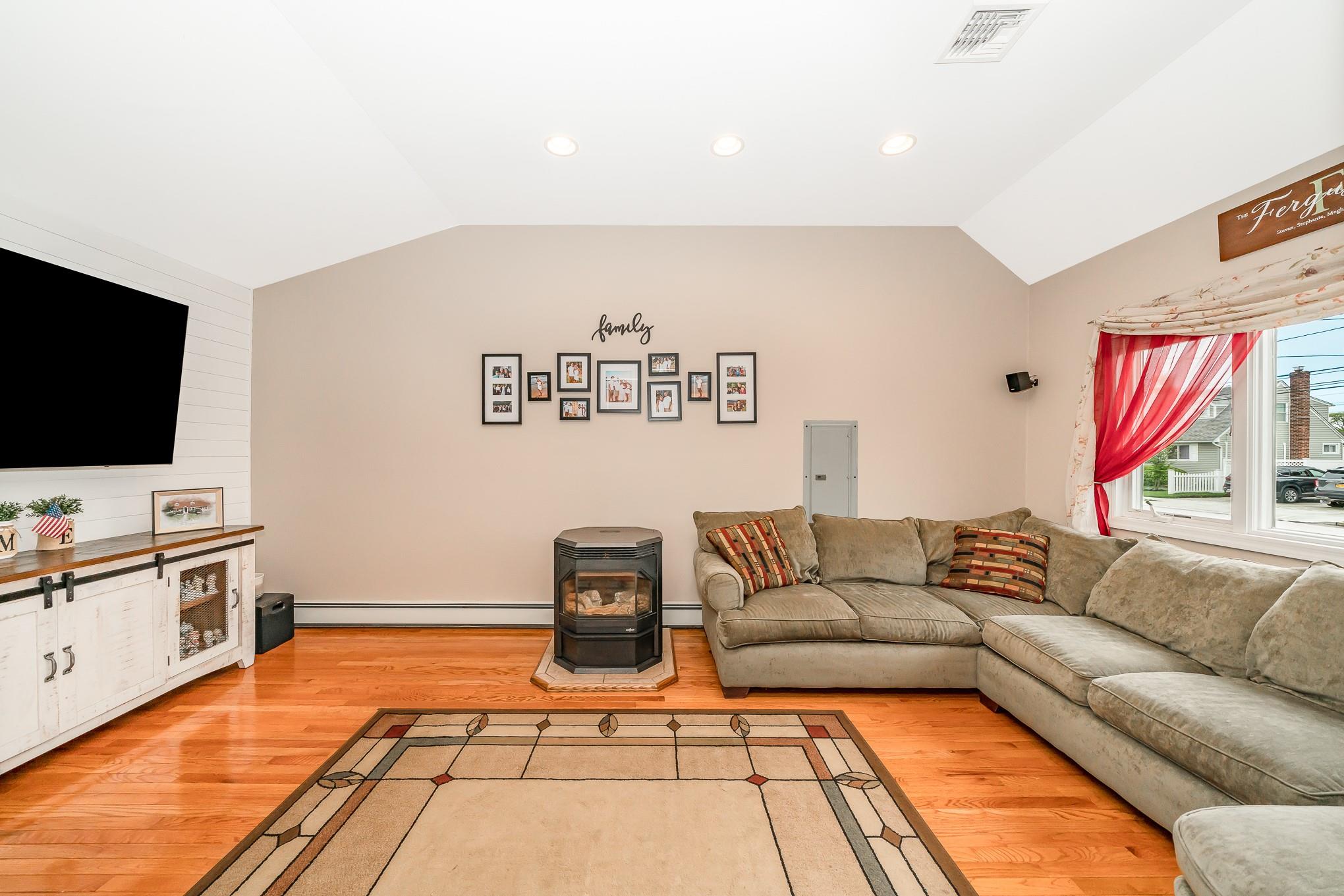 57 Nims Avenue, West Babylon, New York image 16