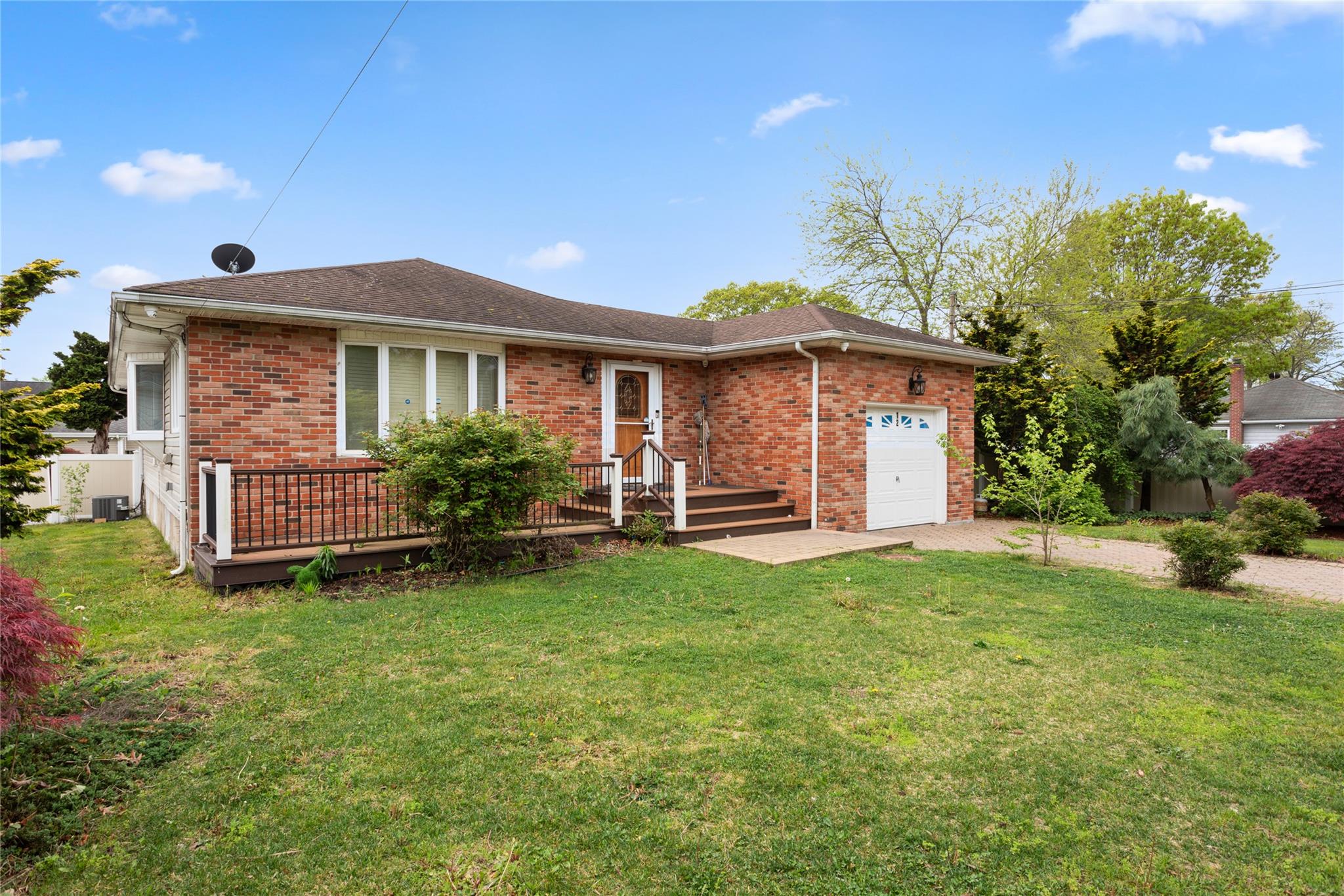 12 Pinelawn Avenue