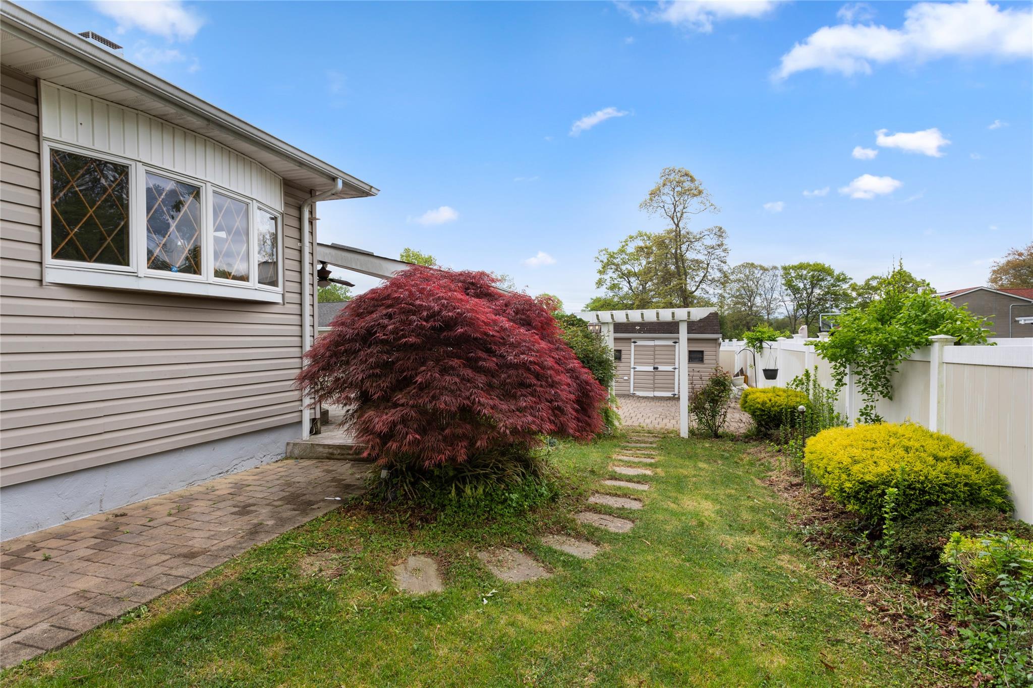 12 Pinelawn Avenue, Farmingville, New York image 22