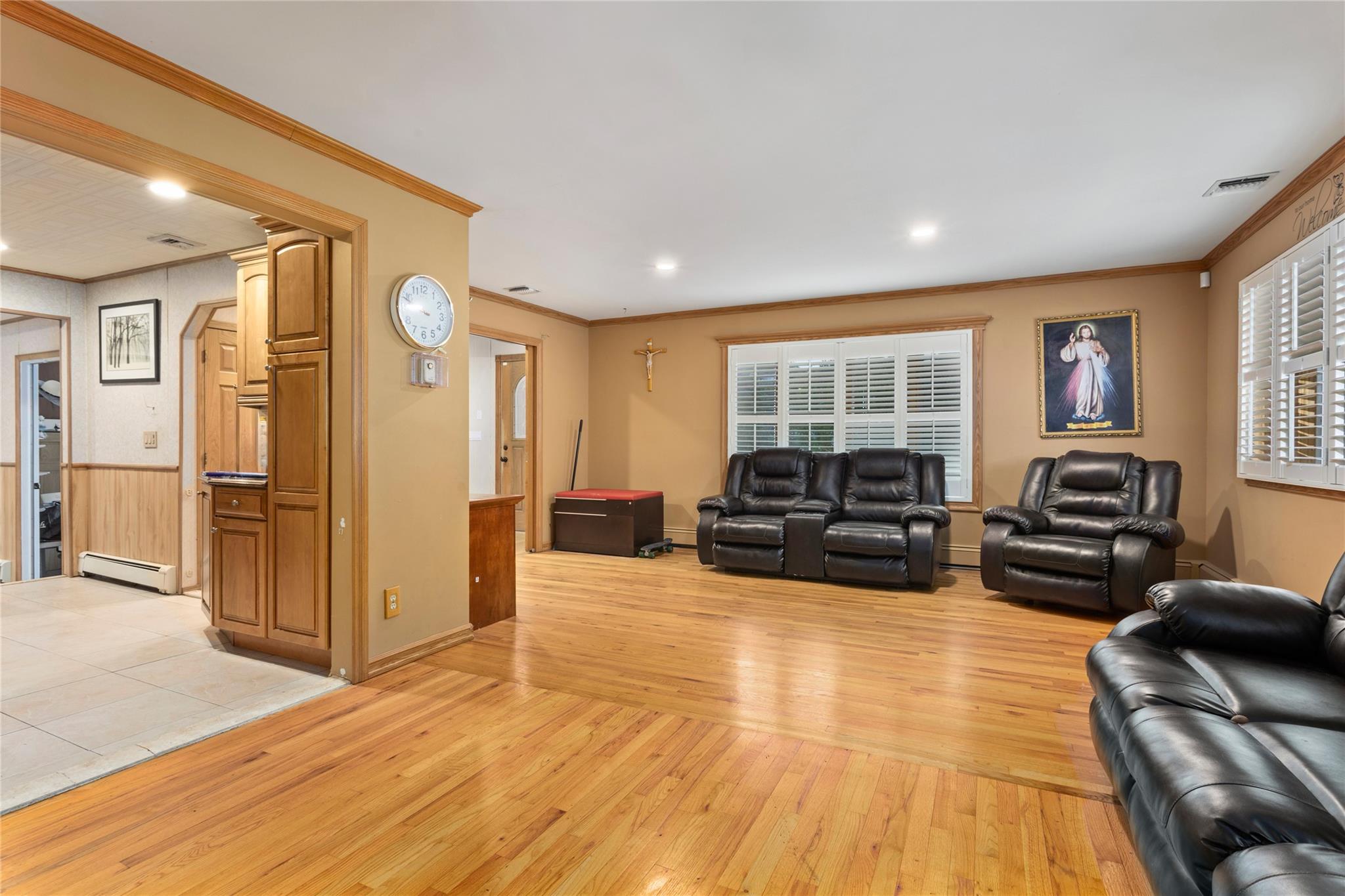 12 Pinelawn Avenue
