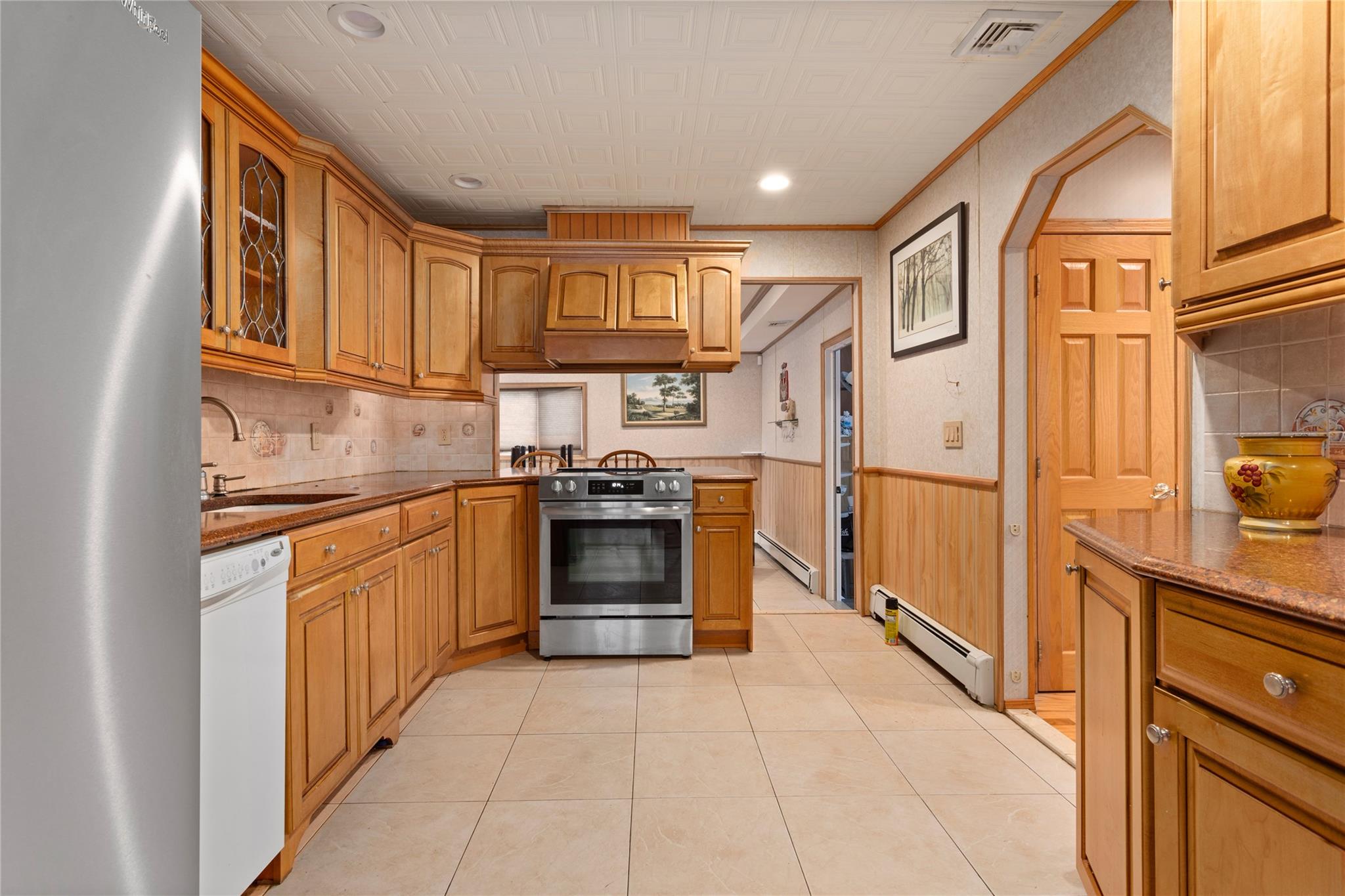12 Pinelawn Avenue, Farmingville, New York image 7