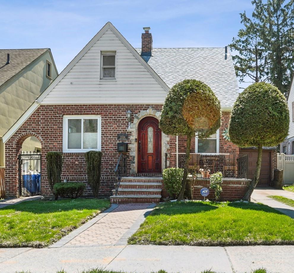 Union Turnpike, Bellerose Manor, Queens, NY - 4 Bedrooms  
3 Bathrooms  
7 Rooms - 