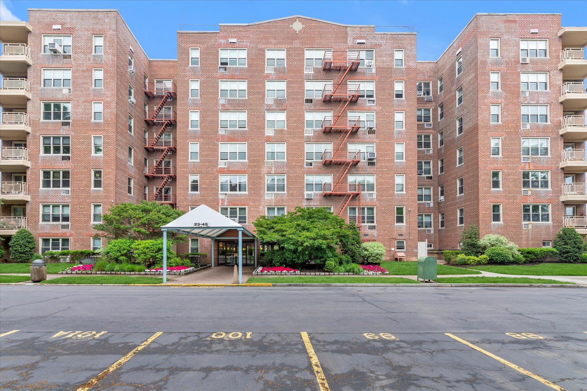 23-45 Bell Boulevard #4K, Bayside, New York image 2