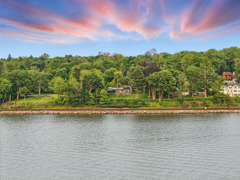Tiny photo for 30 Half Moon Lane, Irvington, NY 10533 (MLS # 834972)