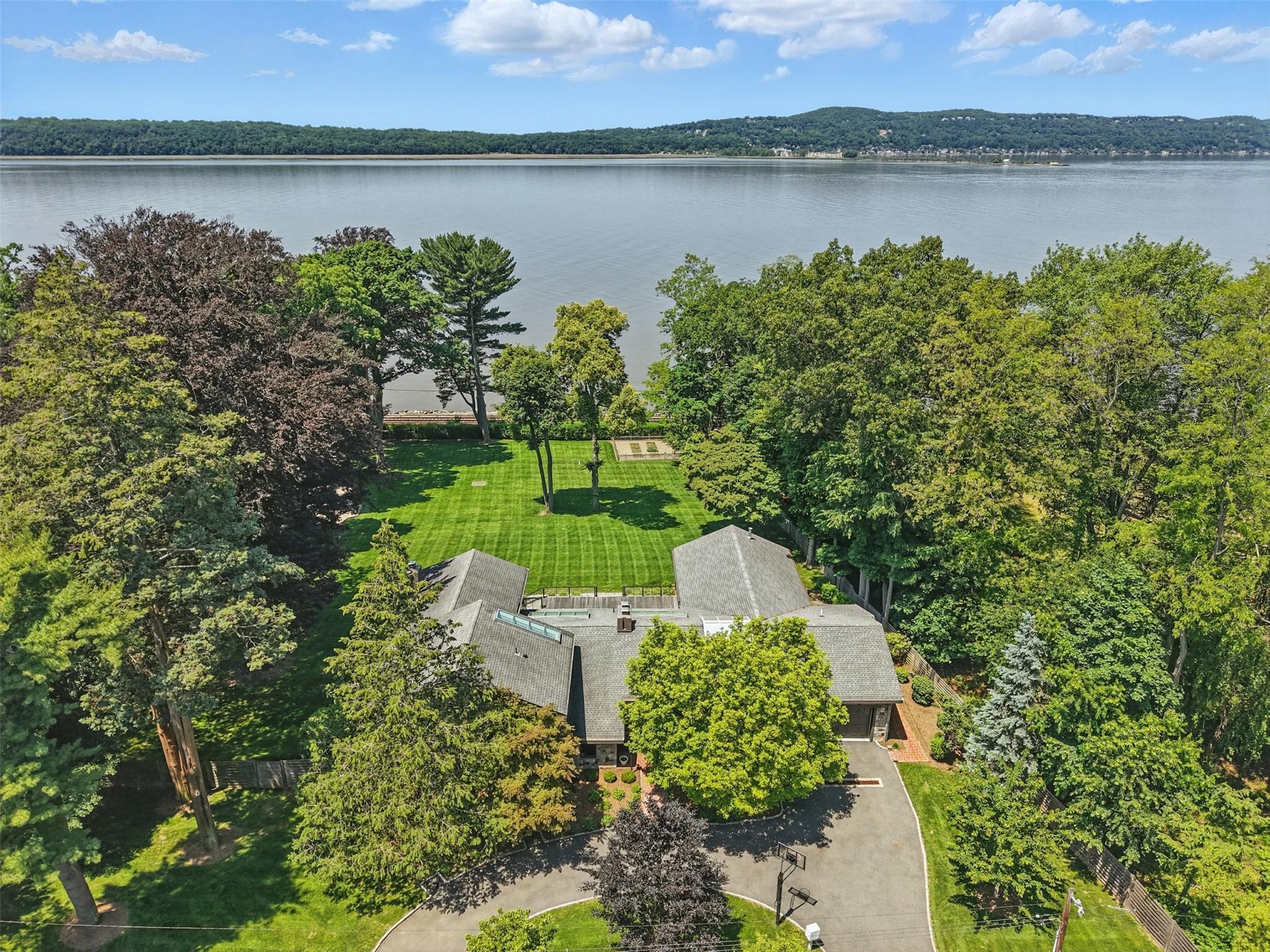 Half Moon Lane, Irvington, New York - 6 Bedrooms  
6 Bathrooms  
13 Rooms - 
