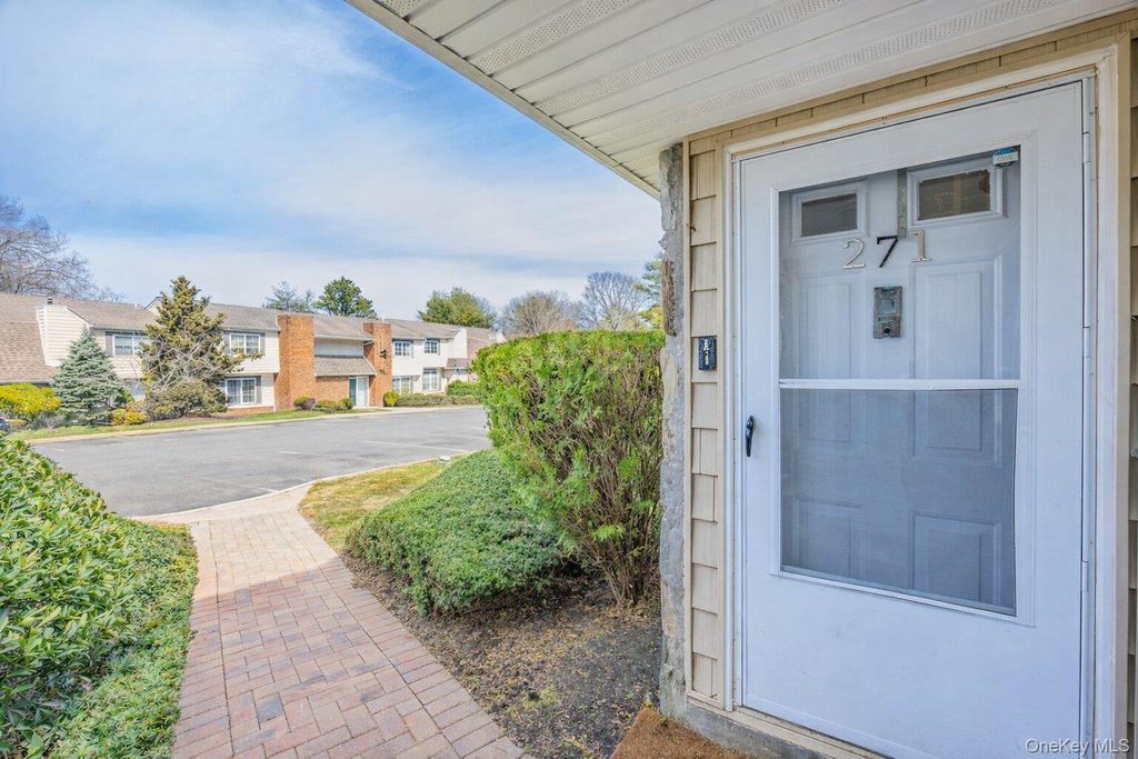 Photo of 271 Lake Pointe Cirlce Cir #271, Middle Island, NY 11953 (MLS # 987652)