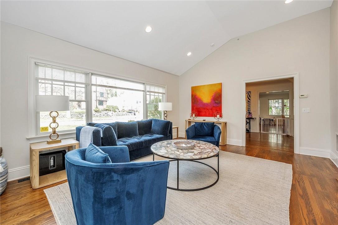 Harrison, New York 10528, United States, 4 Bedrooms Bedrooms, ,5 BathroomsBathrooms,Residential,Active,19398