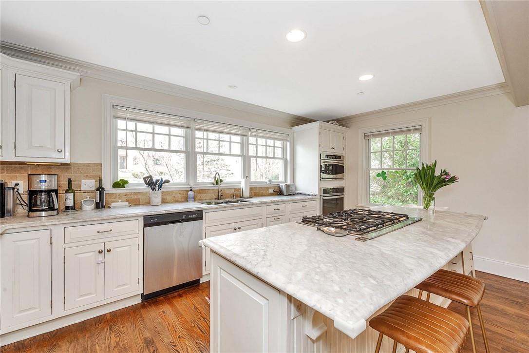 Harrison, New York 10528, United States, 4 Bedrooms Bedrooms, ,5 BathroomsBathrooms,Residential,Active,19398