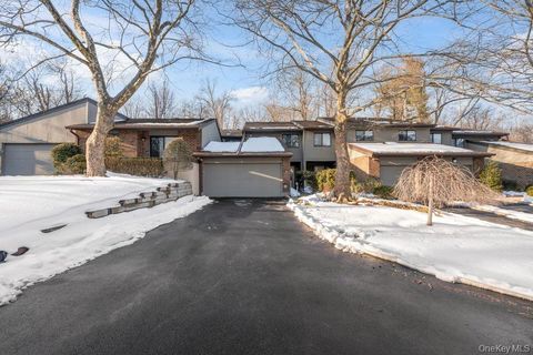 Condo For Sale - 8 Wimbledon Court<br/> Jericho, NY 11753