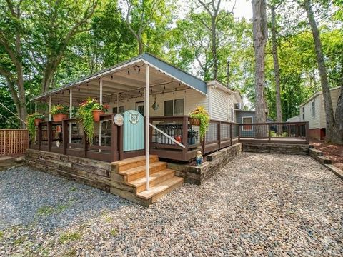 15 Cottage Road Baiting Hollow NY 11933