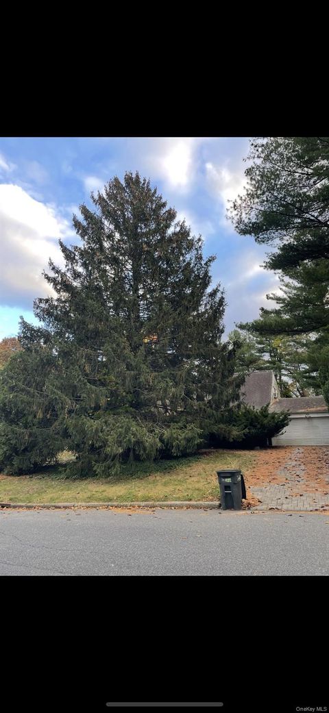 Photo of 152 Sycamore Circle, Stony Brook, NY 11790 (MLS # 937918)