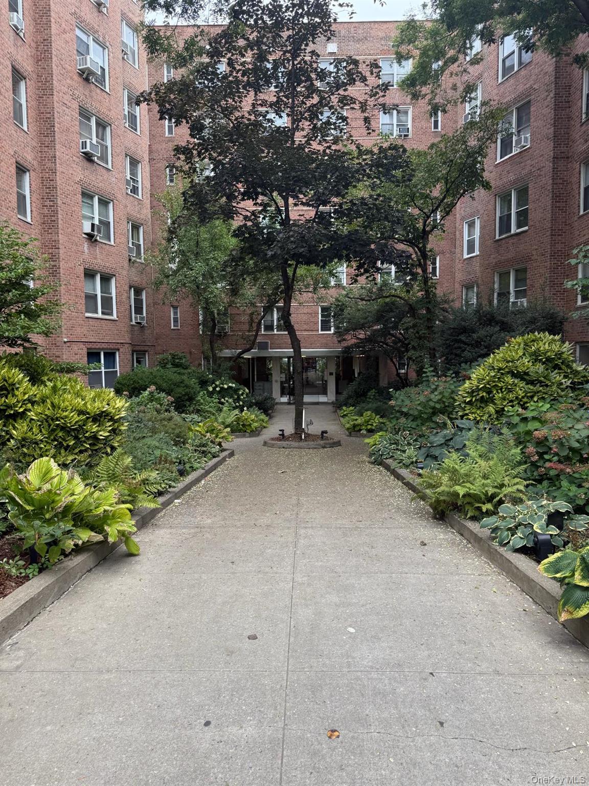 800 GRAND CONCOURSE LEN