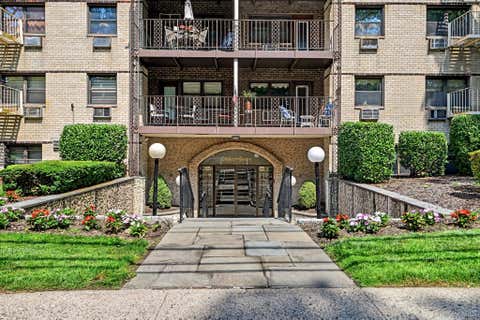 Homes For Sale - 2241 Palmer Avenue #1D<br/> New Rochelle, NY 10801