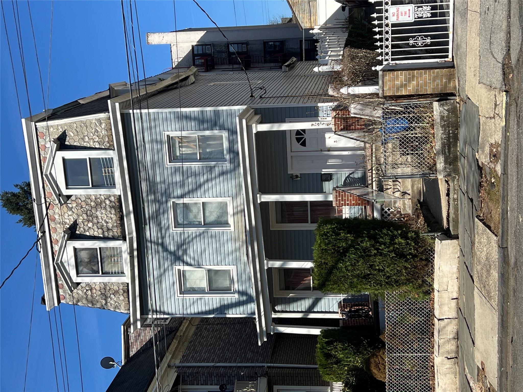 N 9th Avenue, Mount Vernon, New York - 3 Bedrooms  
3 Bathrooms - 