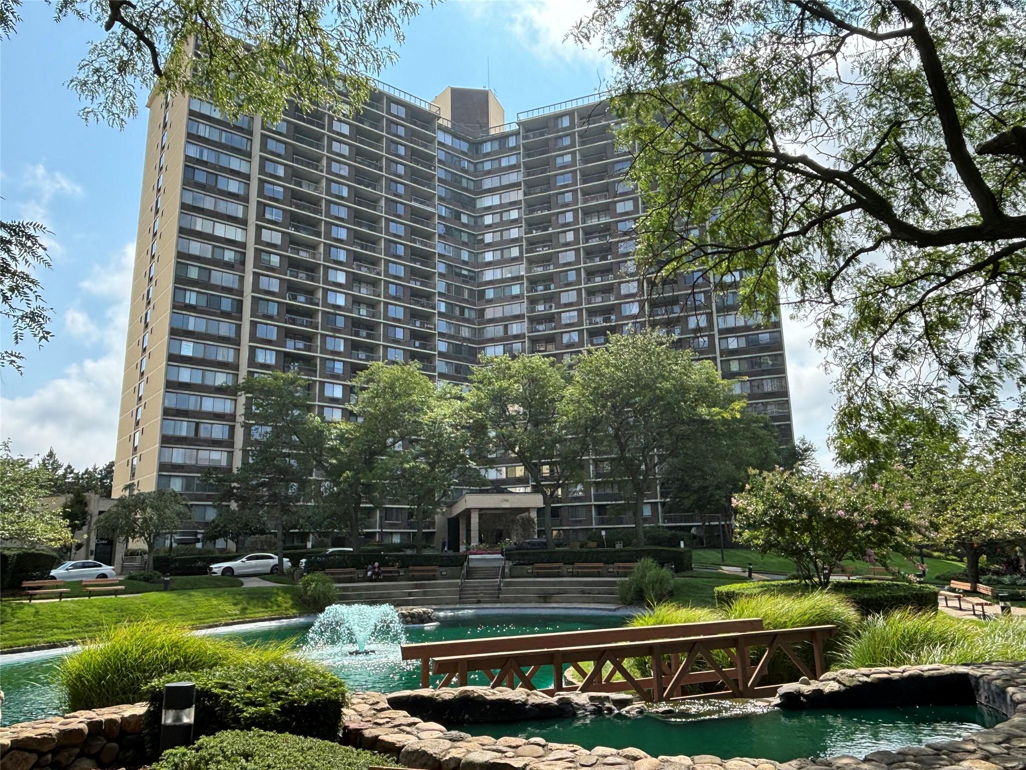 Bay Club Drive 18 S, Bayside, Queens, NY - 1 Bedrooms  
1 Bathrooms  
4 Rooms - 