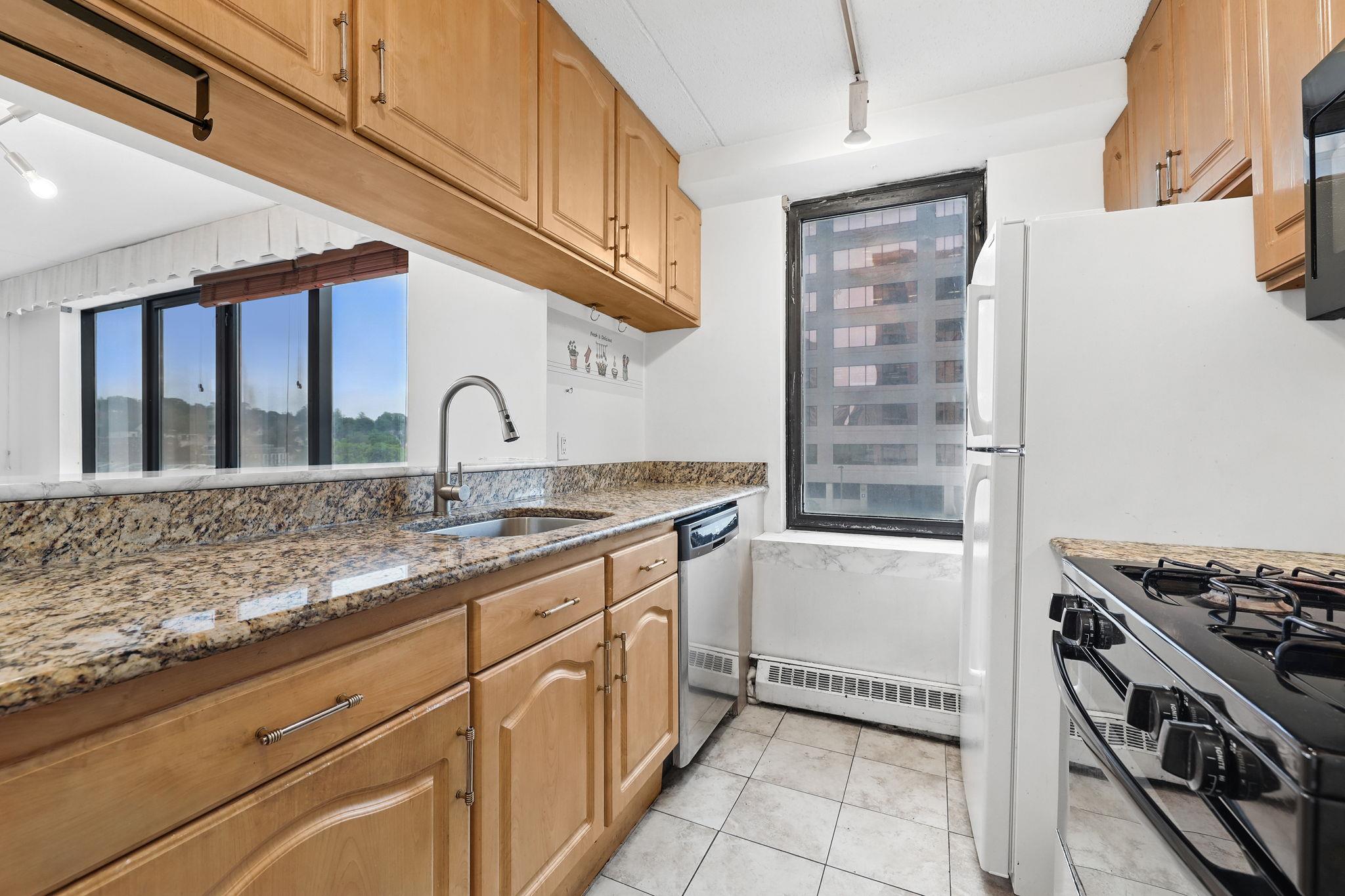 4 Martine Avenue #416, White Plains, New York image 12