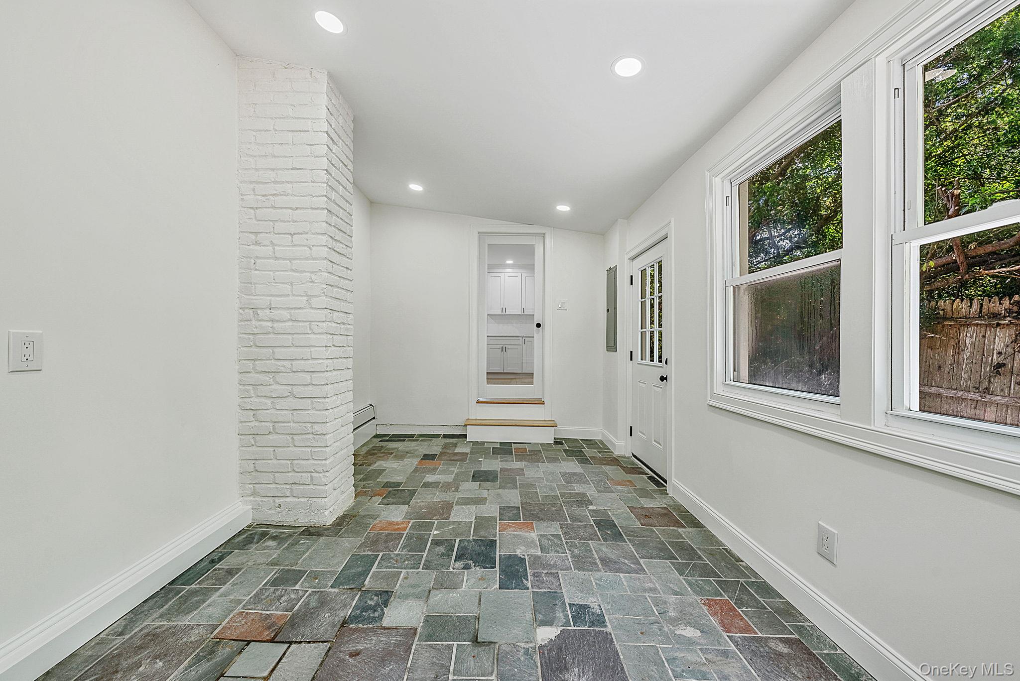 928 Manor Lane