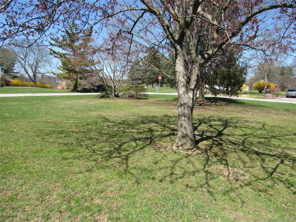 Photo of 5 Hillside Road, Slate Hill, NY 10973 (MLS # 984486)