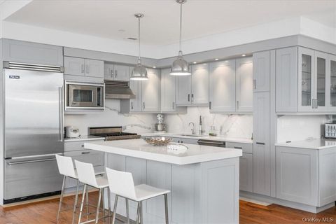 Photo of 5 Renaissance Square #PH5E (36fl), White Plains, NY 10601 (MLS # 968153)