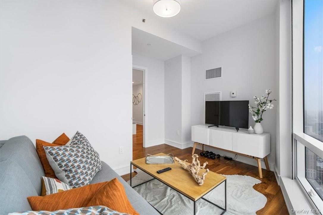 5 Renaissance Square PH5E (36fl)