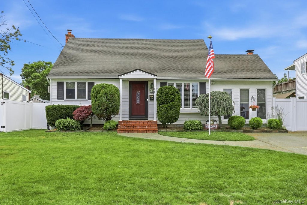 Photo of 246 29th Street, Lindenhurst, NY 11757 (MLS # 1023703)