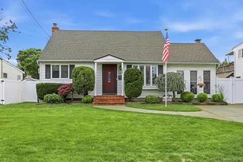 Homes For Sale - 246 29th Street<br/> Lindenhurst, NY 11757