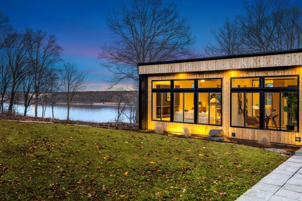 8 River Vista Drive, Marlboro, New York image 1