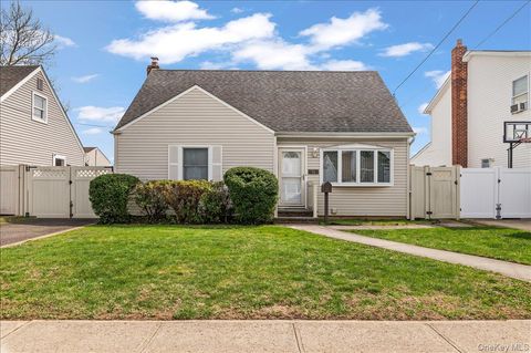 Photo of 51 Audrey Avenue, Plainview, NY 11803 (MLS # 986507)