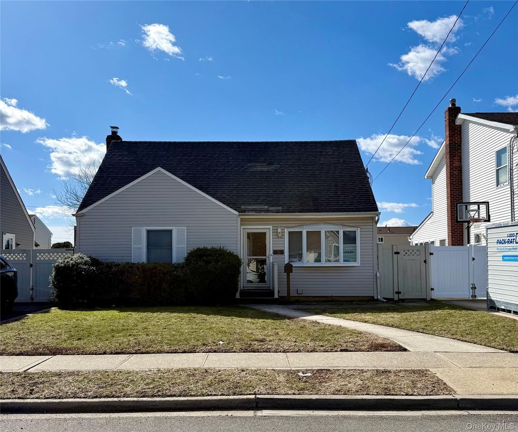 Photo of 51 Audrey Avenue, Plainview, NY 11803 (MLS # 986507)