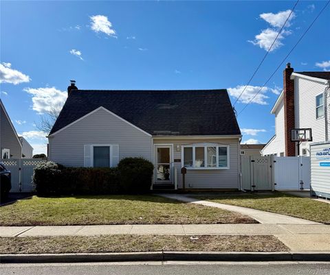 51 Audrey Avenue Plainview NY 11803