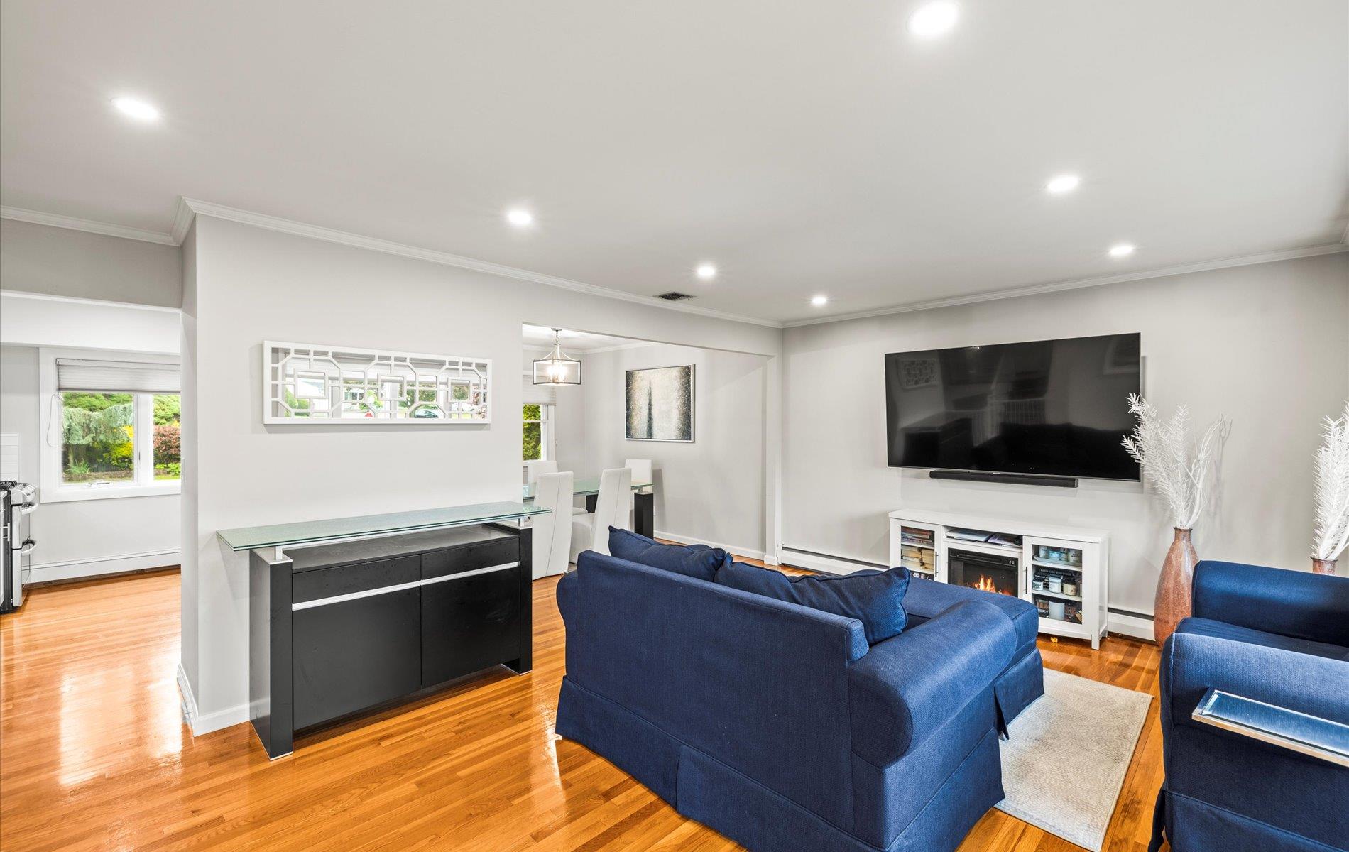 19 Walter Court, Commack, New York image 6