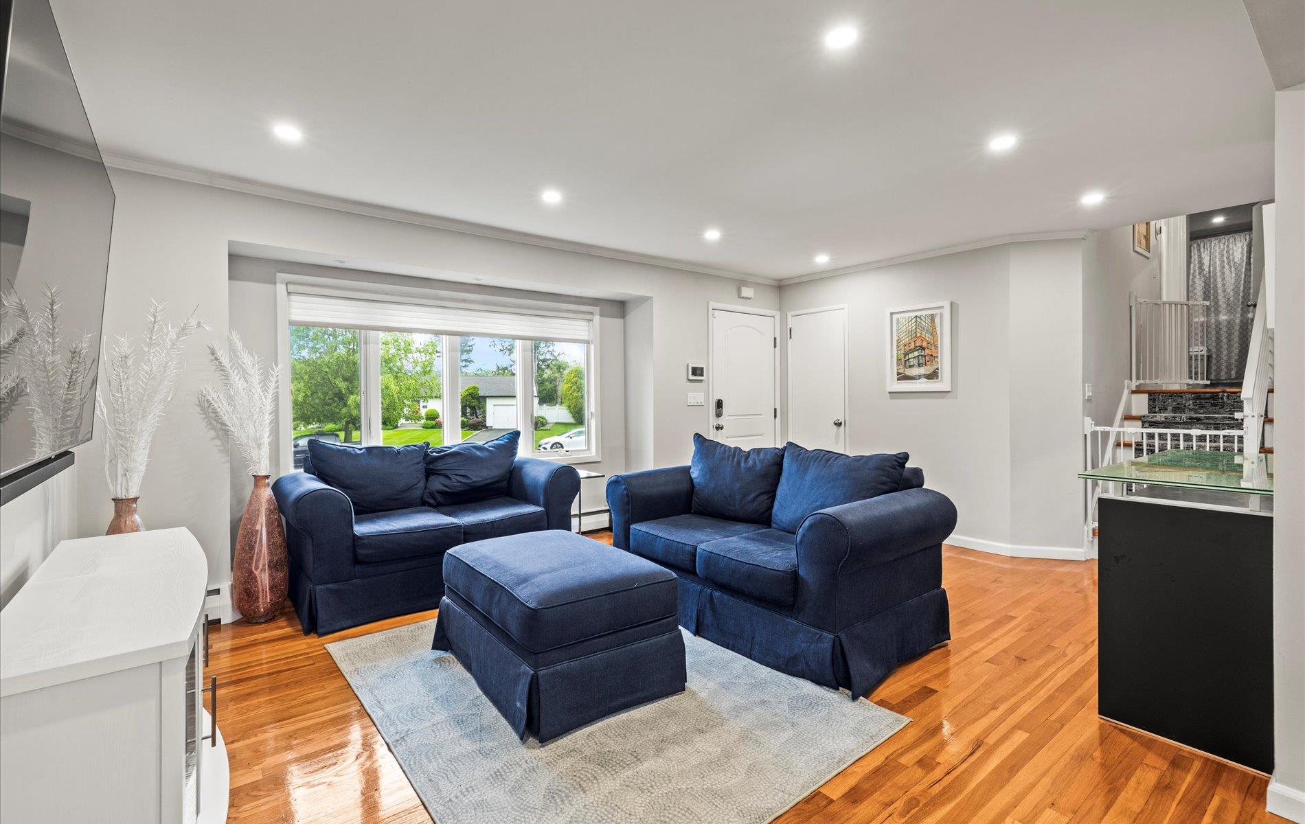 19 Walter Court, Commack, New York image 8