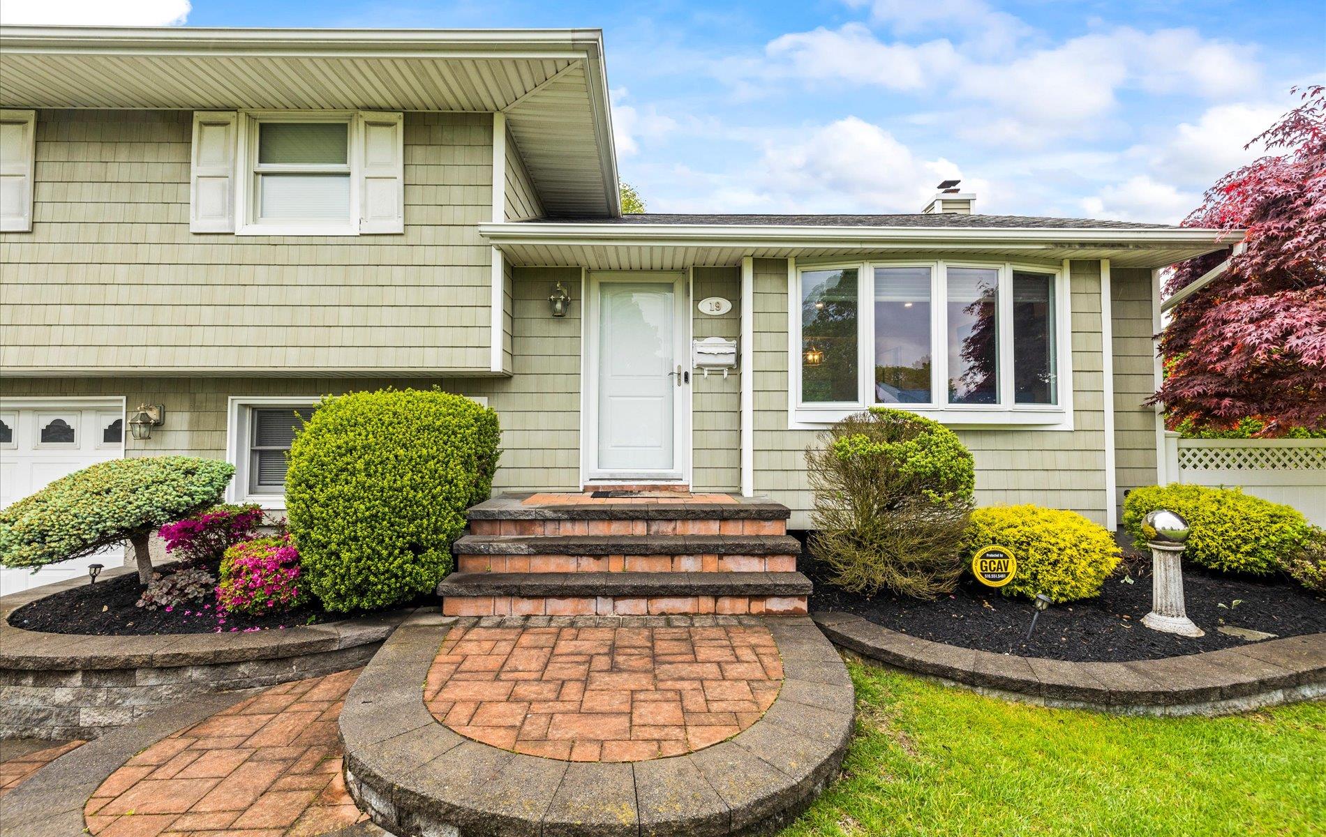 19 Walter Court, Commack, New York image 4