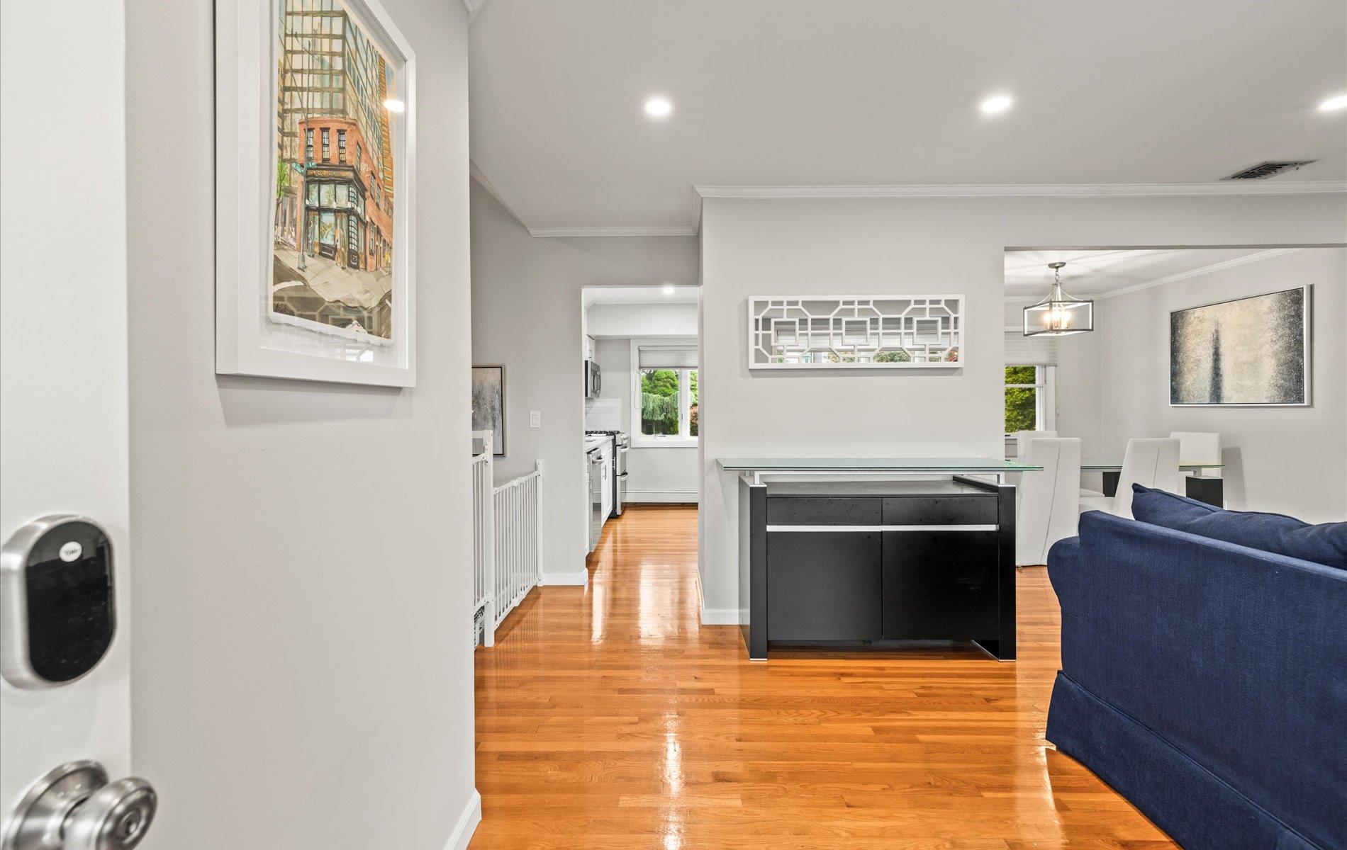 19 Walter Court, Commack, New York image 5