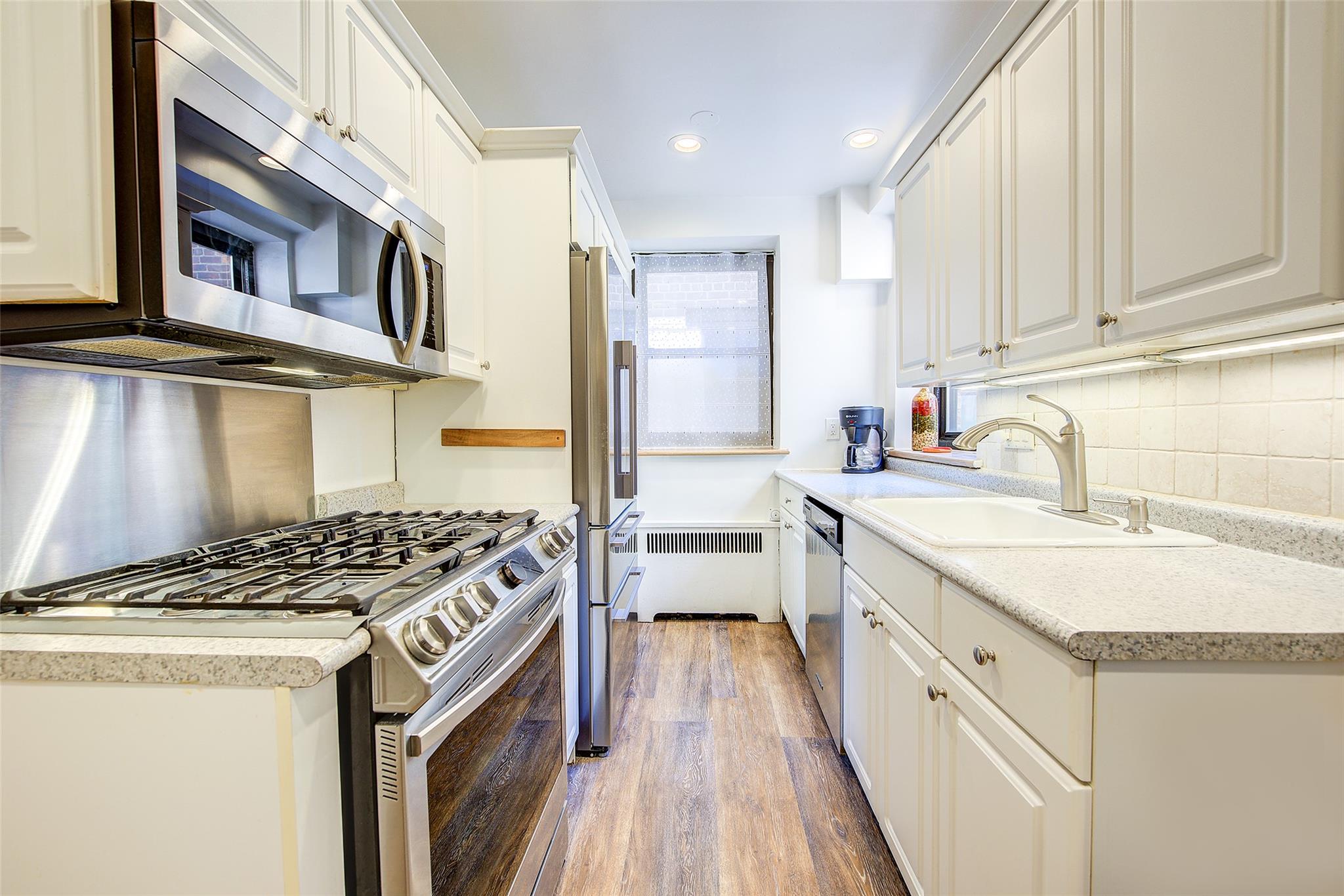 2 Town House Place #2H, Great Neck, New York image 25