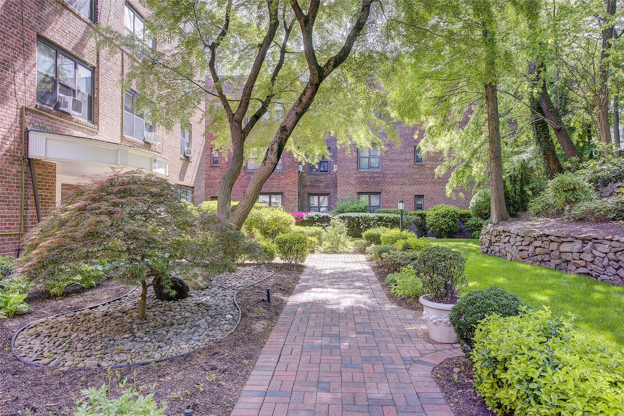 2 Town House Place #2H, Great Neck, New York image 1