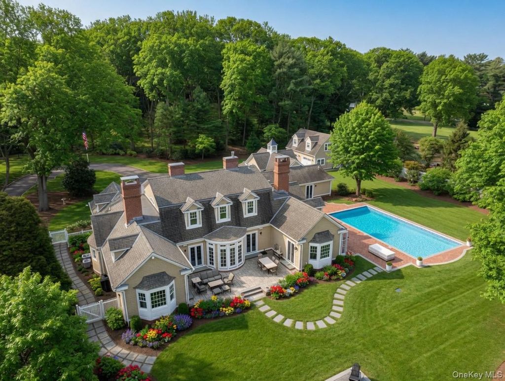 Photo of 84 Cove Neck Road, Cove Neck, NY 11771 (MLS # 984545)