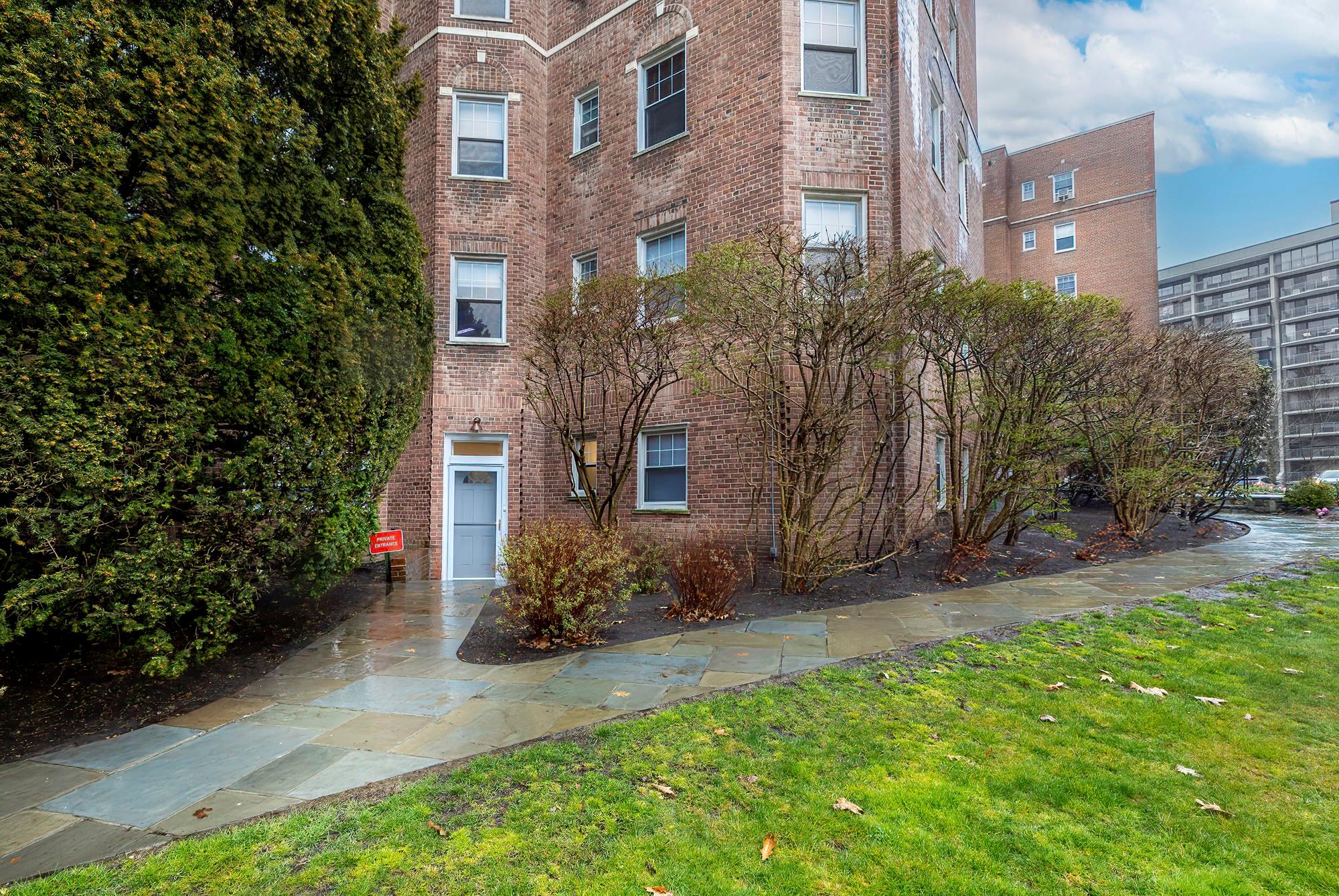 50 North Broadway B1