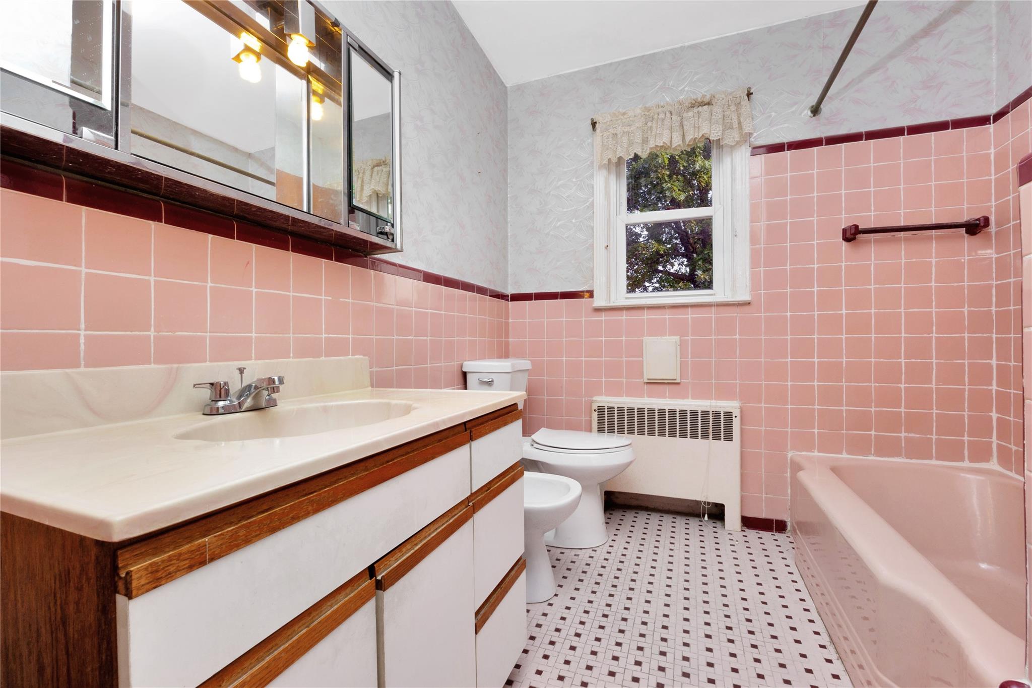 284 W Gates Avenue, Lindenhurst, New York image 12